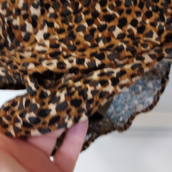 Peplum Blouse w/ Black/Brown Leopard Print -Plunge Front w/ Ruffle Accent S L - Picture 2 of 11